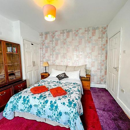 Wolves Living Bed and Breakfast Bushbury Exterior foto